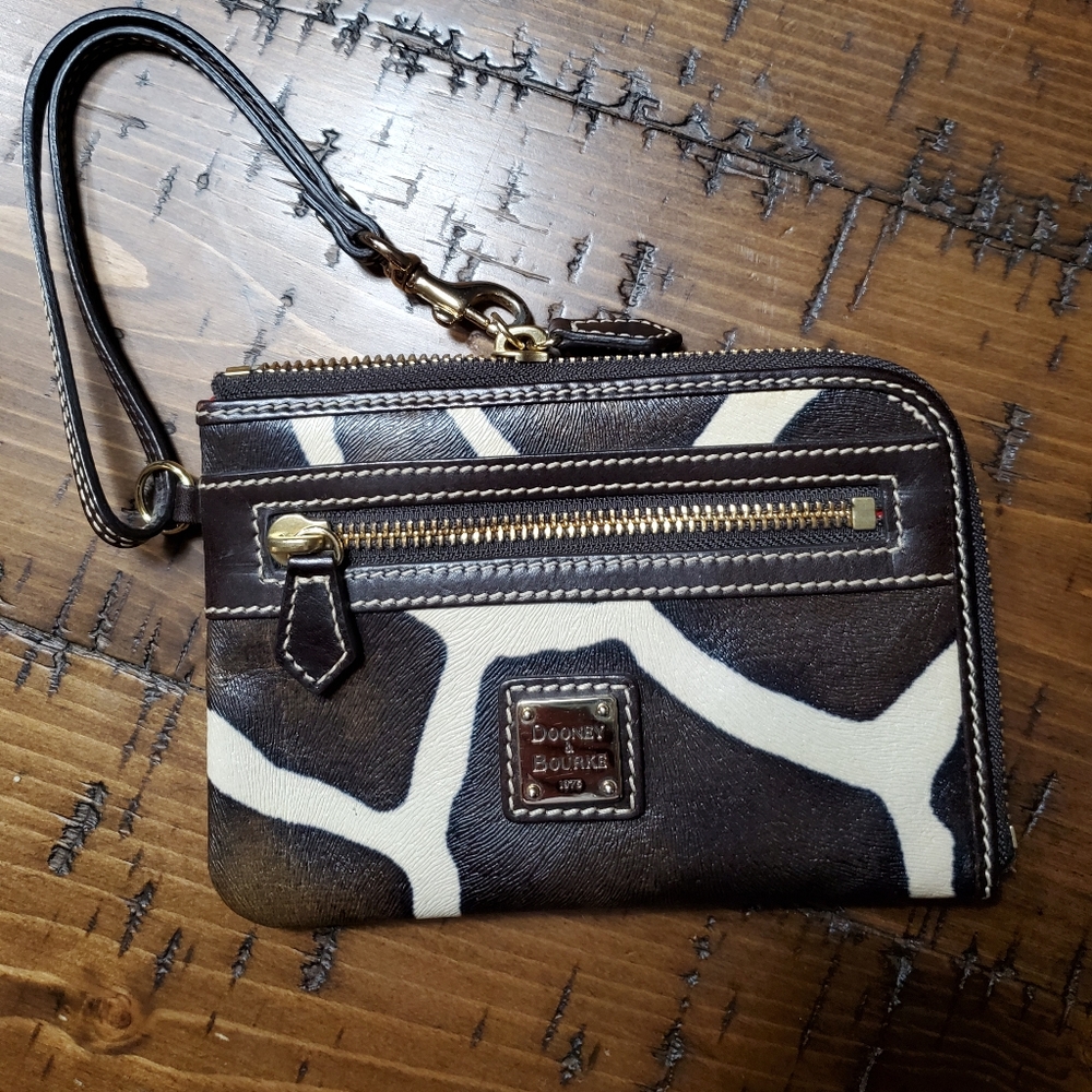 Dooney & Bourke Serengeti GirrafeClutch